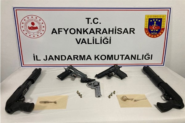 Afyonkarahisar'da hakkında 11 yıl, 10 ay, 15 gün hapis cezası bulunan şahıs yakalandı