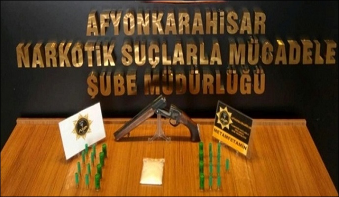 Afyonkarahisar​'da otomobilde uyuşturucu ele geçirildi
