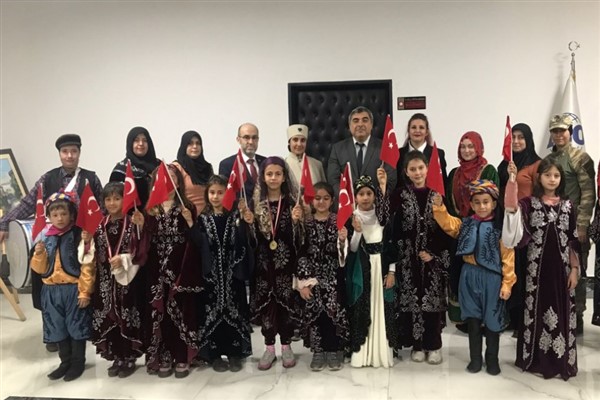 Afyonkarahisarlı öğrencilerden İl Milli Eğitim Müdürü Sünnetci'ye ziyaret