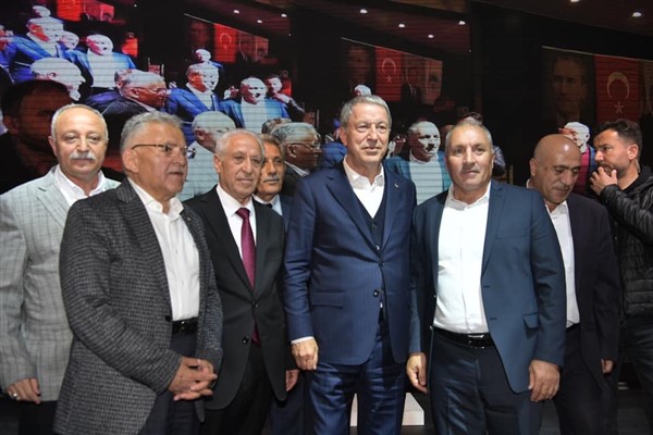Akar, Çiçek ve Büyükkılıç, ‘Ağrılılar, Erzurumlular, Karslılar Buluşması’na katıldı