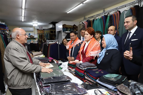 Akşener, Antalya'nın Döşemealtı ilçesinde esnaf ziyareti yaptı