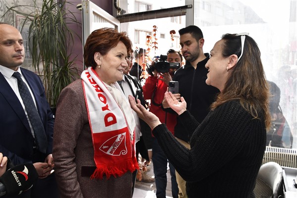 Akşener, Bolu'da esnafı ziyaret etti