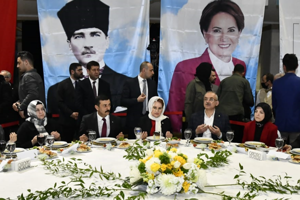 Akşener, Bursa'da iftar yaptı
