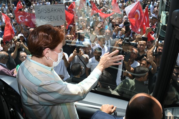 Akşener'den Aksaray'a esnaf ziyareti 