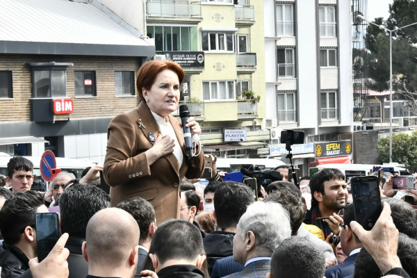 Akşener, Efeler'de konuştu 