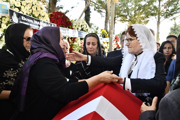 Akşener, İYİ Parti Teşkilat Koordinatörü Süleyman Sırrı Özdolap'ın cenaze törenine katıldı