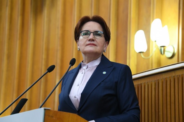 Akşener, öğretmenlerle bir araya geldi