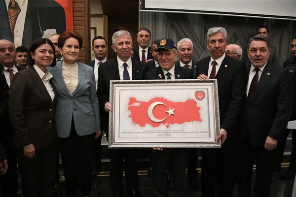 Akşener, Türkiye Emekli Astsubaylar Derneği'nin iftar programına katıldı