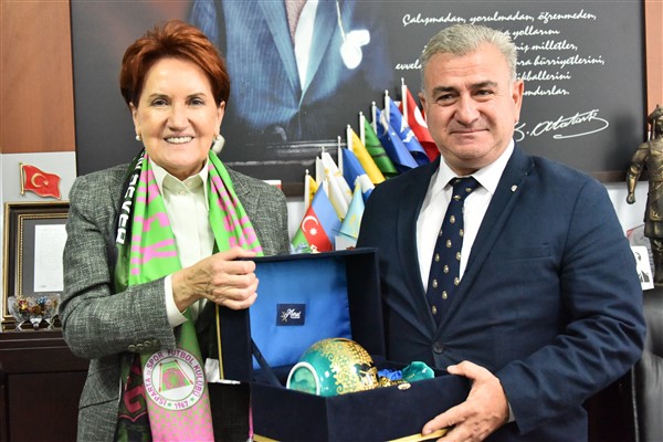Akşener, Uluborlu Belediye Başkanı Tuna'yı makamında ziyaret etti