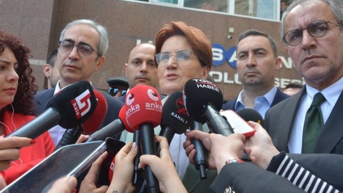 Akşener’den ilk açıklama: Sabaha kadar buradayız!