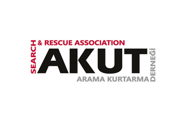 AKUT Antalya ekibinden Kemer’deki yangın söndürme çalışmalarına destek