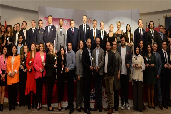 Ana Kucağı’na HİÇ ödülü