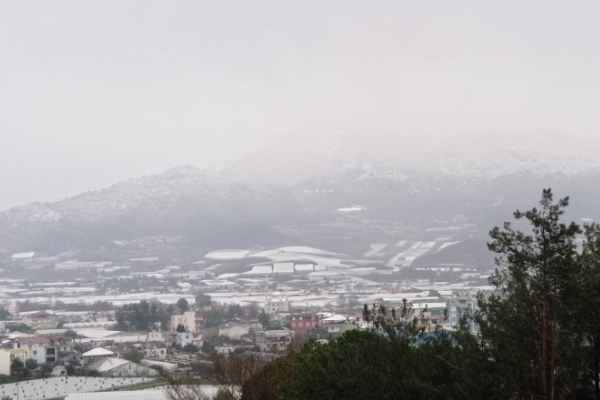 Anamur'da kar Torosların eteğine indi