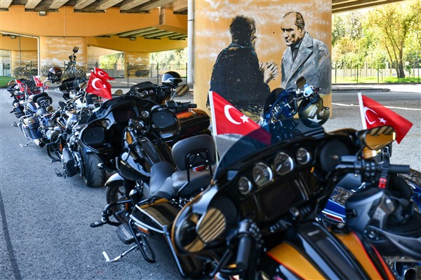 Ankara'da 300 motosiklet tutkunu gaziler için turladı