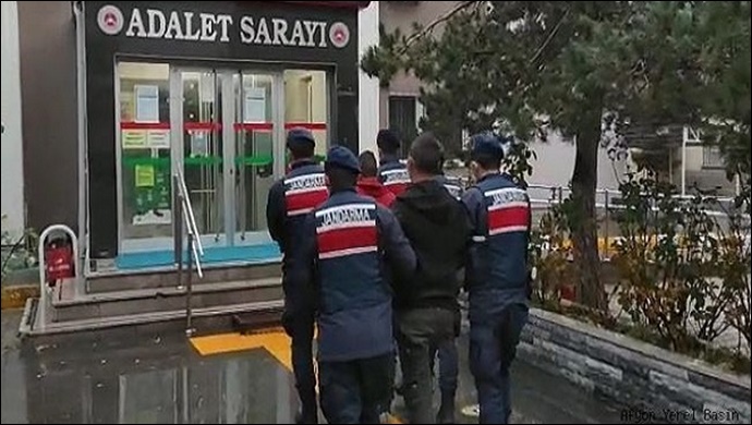 Araçta uyuşturucu kullanan 2 kişi jandarma ekiplerince yakalandı