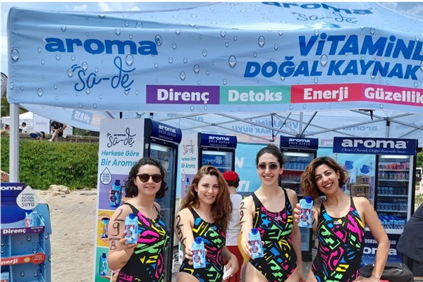Aroma, Aquamasters Yüzme Şampiyonası'nda sporcuların yanındaydı