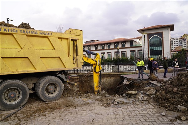  ASKİ ilçelerde yaşanan seli önlemek için çalışma başlattı    