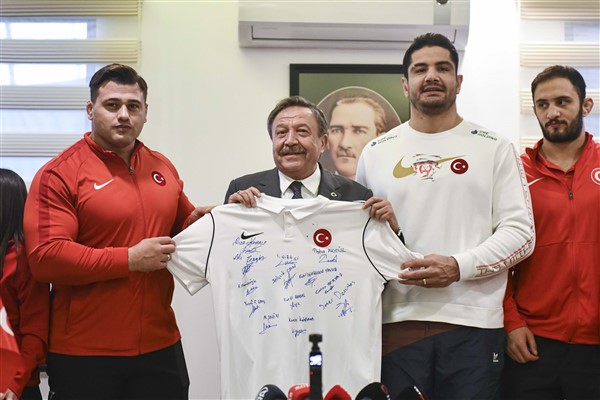 ASKİ sporlu milli sporcular basınla buluştu