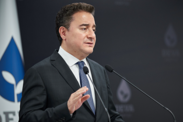 Babacan: 27 Nisan 2007’de hedef alınan bir parti değil, Türkiye’nin demokrasisiydi