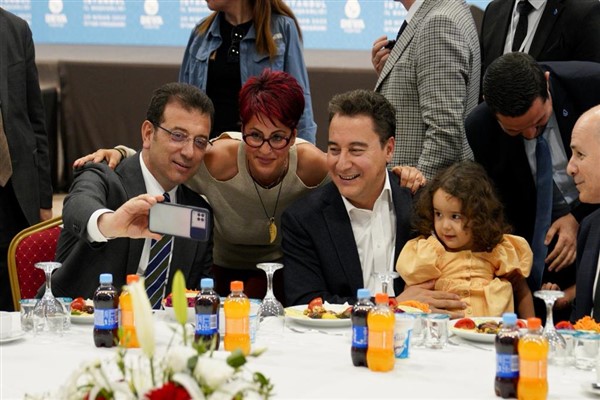 Babacan ve İmamoğlu DEVA Partisi iftarında buluştu