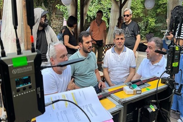 Bağcılar Belediye Başkanı Özdemir, Balkan Ninnisi setini ziyaret etti