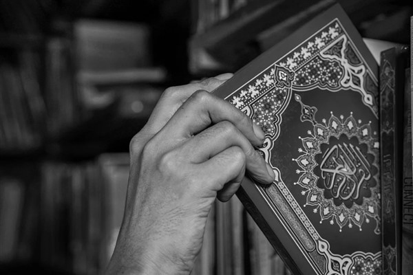 Bakan Ersoy: İngiltere'de satışa sunulan 