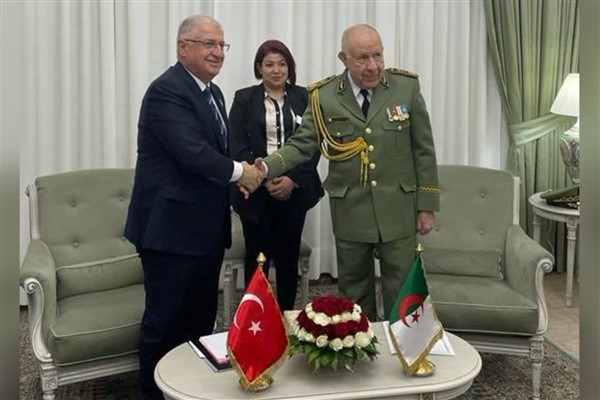 Bakan Güler, Cezayir Genelkurmay Başkanı Orgeneral Chanegriha ile görüştü