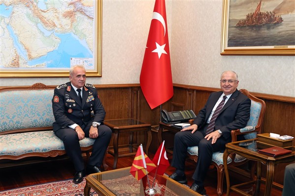 Bakan Güler, Kuzey Makedonya Genelkurmay Başkanı Korgeneral Gjurchinovski'yi kabul etti
