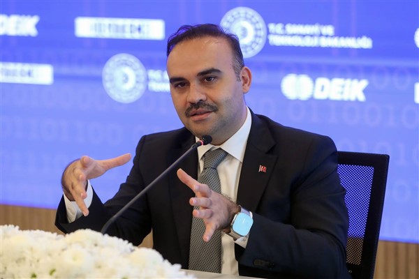 Bakan Kacır, ABD'de Türk ticaret insanlarıyla buluştu 