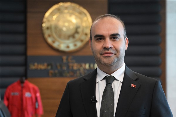Bakan Kacır, Suudi Arabistan Sanayi ve Doğal Kaynaklar Bakanı Alkhorayef ile görüştü