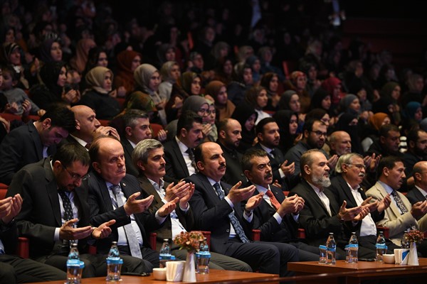 Bakan Tekin: “Medeniyetleri inşa eden manevi mimarlardır” 