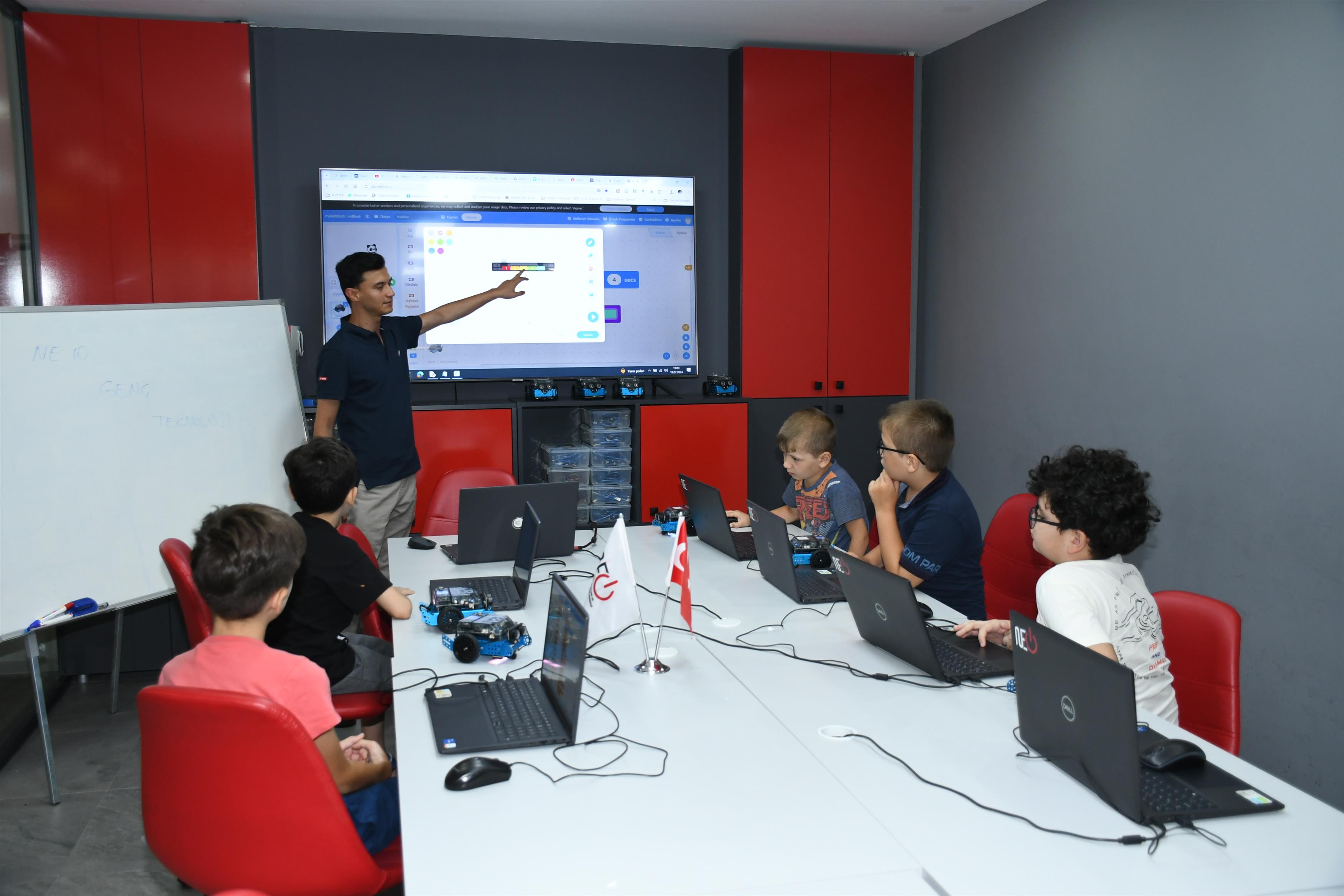 Balıkesir Büyükşehir Belediyesi'nden çocuklara “Robotik Kodlama” eğitimi