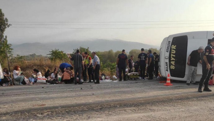 Balıkesir'de kaza: 17 yaralı
