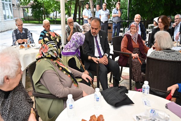 Başkan Aktaş, huzurevi sakinleriyle bir araya geldi