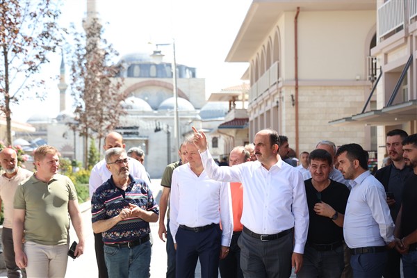 Başkan Altay, Türbeönü çarşılarında esnafla buluştu