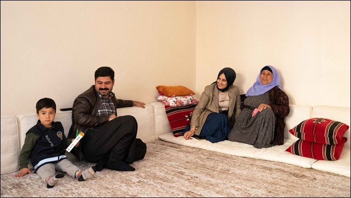 Başkan Ayşe Çakmak’tan ‘çat kapı’ ev ziyaretleri