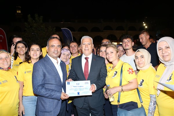 Başkan Bozbey: Günde 45 bin öğrenciye süt dağıtacağız