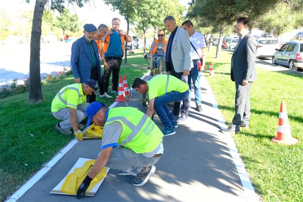 Başkan Büyükerşen bisiklet yolu çalışmalarını inceledi