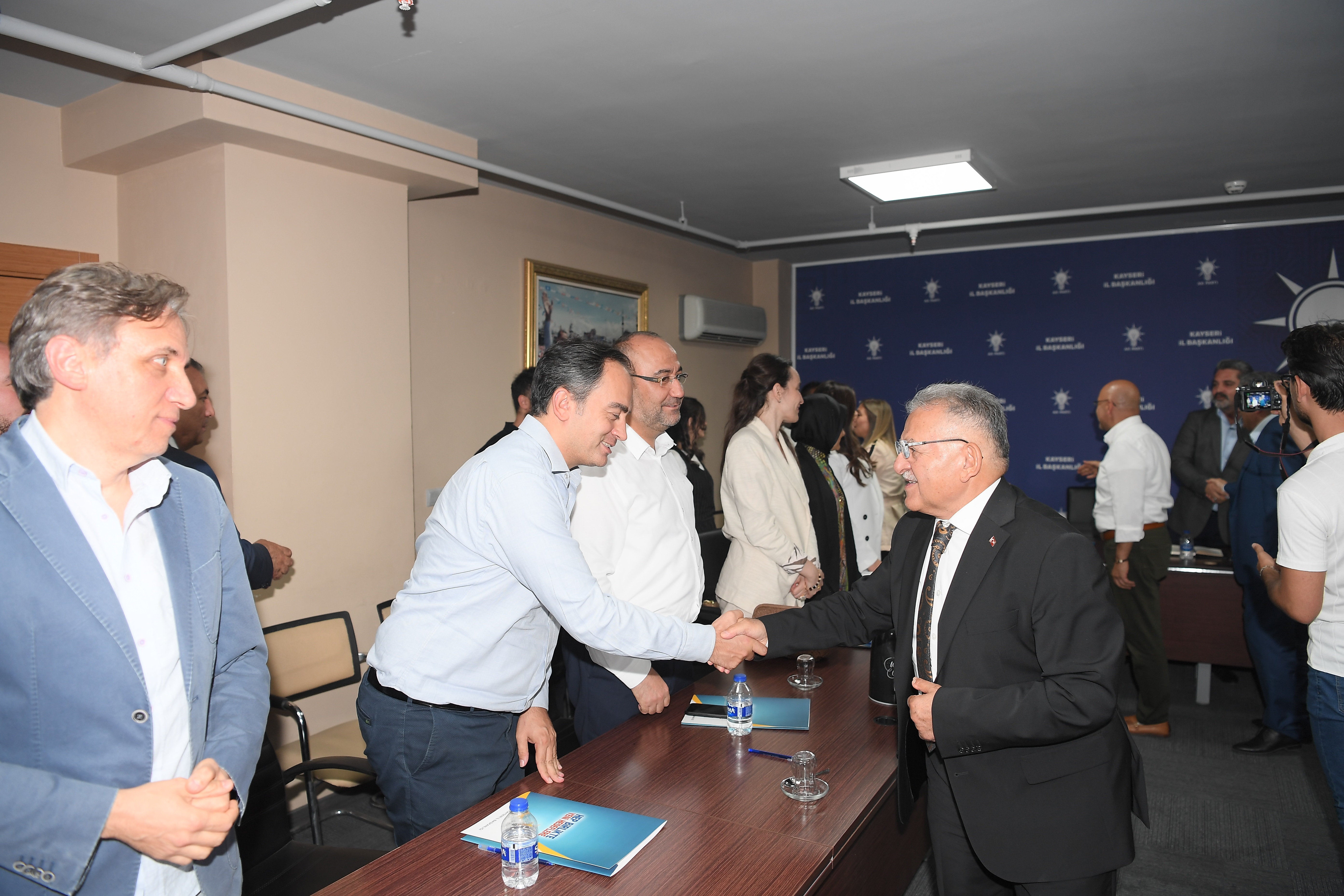 Başkan Büyükkılıç, AK Parti Kayseri İl Başkanlığı yeni yönetimini tebrik etti