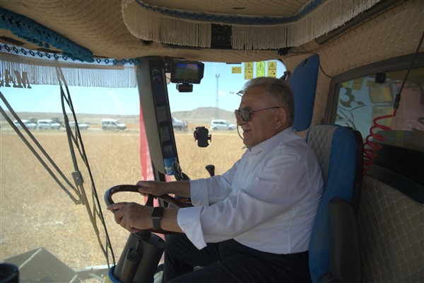 Başkan Büyükkılıç, aspir hasadını başlattı
