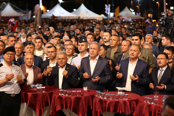 Başkan Büyükkılıç: “FETÖ darbe girişimi Türk milletinin iman dolu göğsünde söndü”