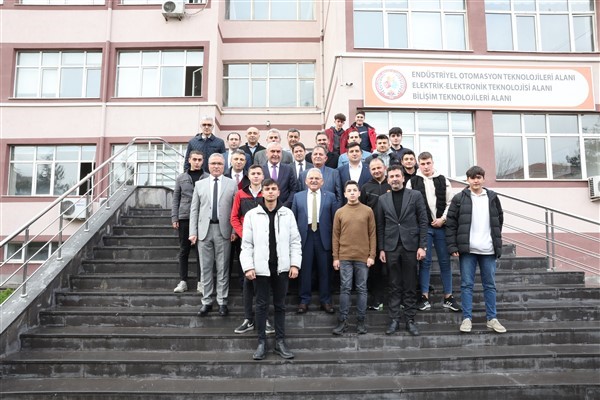 Başkan Büyükkılıç, Kariyer Günleri'nde öğrencilerle buluştu