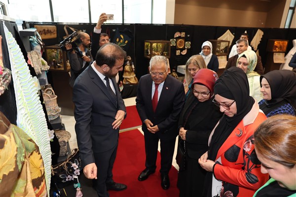 Başkan Büyükkılıç, KAYMEK’in 'Sanat ile Dönüştürüyoruz Sergisi'nin açılışına katıldı