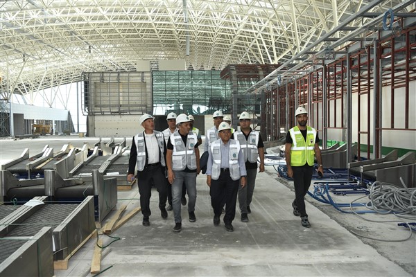 Başkan Büyükkılıç, Kayseri Havalimanı yeni terminal binası çalışmalarını inceledi