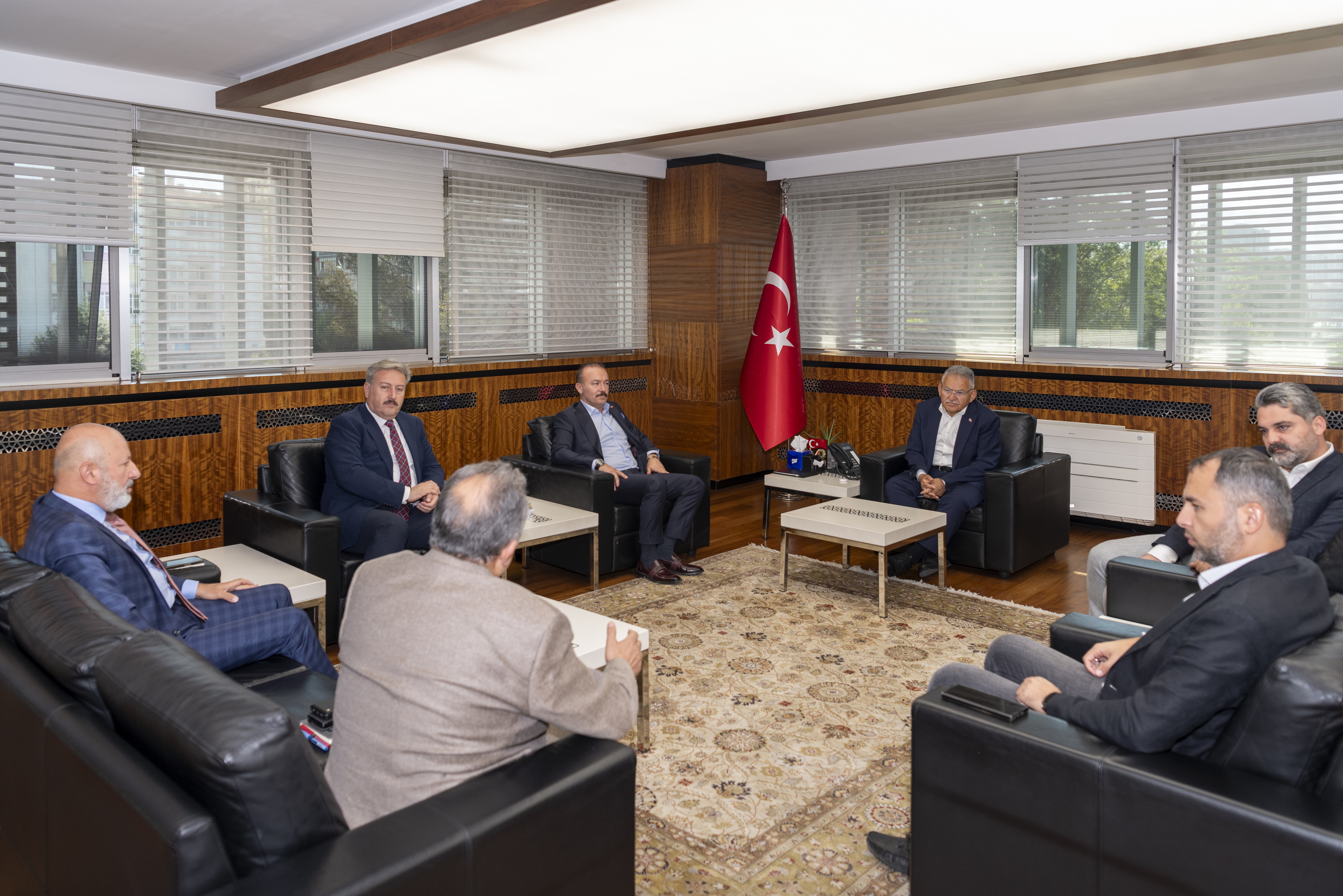 Başkan Büyükkılıç'tan başkanlarla istişare toplantısı
