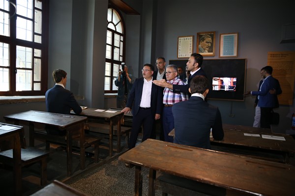 Başkan Büyükkılıç'tan Vali Çiçek'e brifing