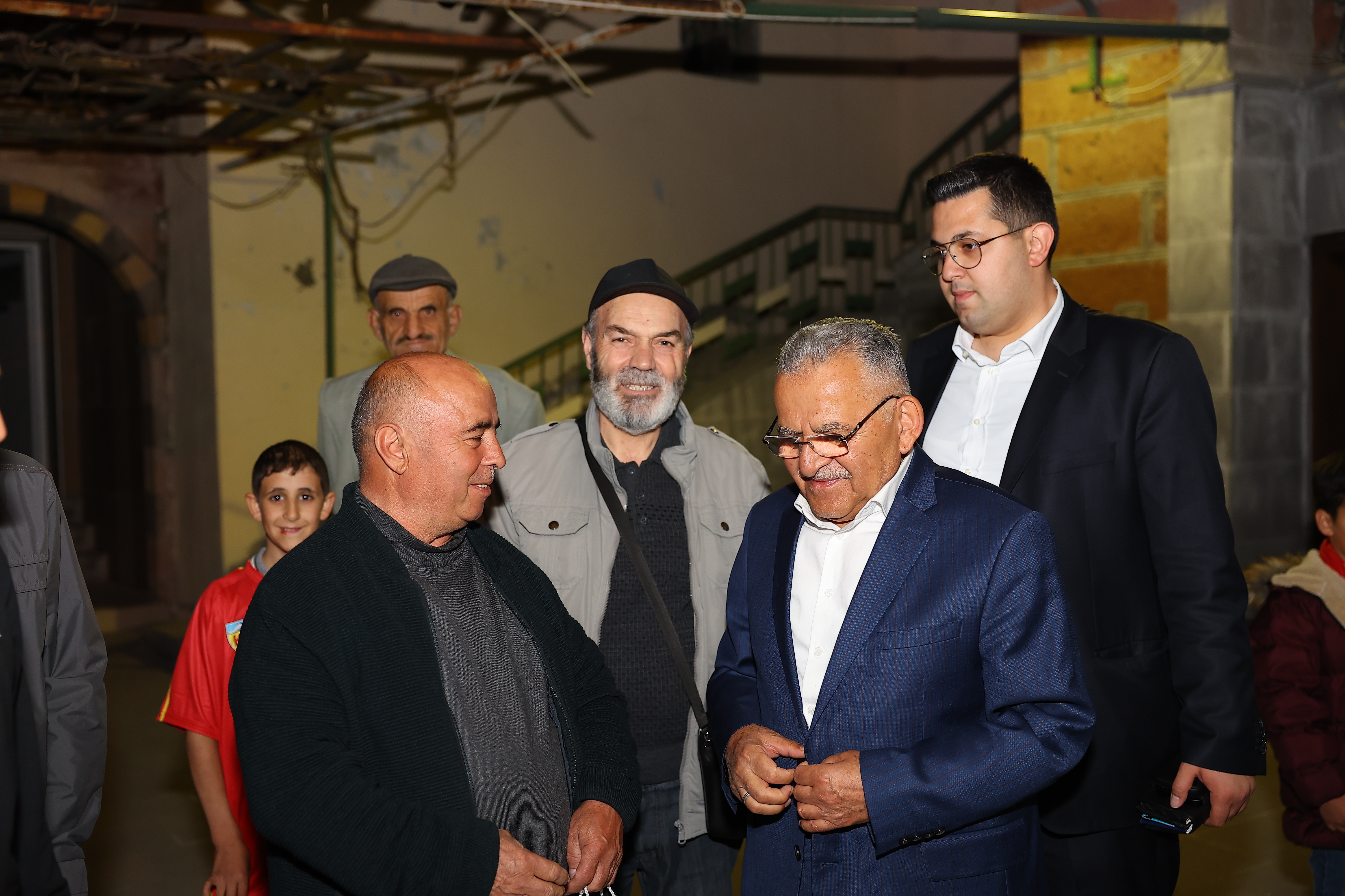 Başkan Büyükkılıç, teravihte vatandaşlarla bir araya geldi