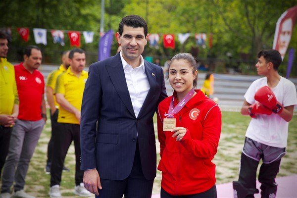 Başkan Çaykara, milli sporcu ile bir araya geldi