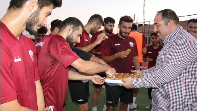 Başkan Ekinci'den Viranşehir Belediyespor'a Moral Ziyareti