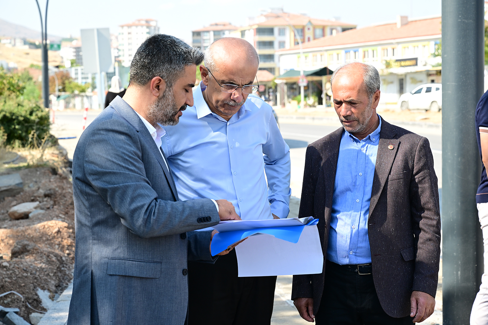 Başkan Er, Tecde Mahallesi İsmet Paşa Caddesi'ndeki çalışmaları inceledi